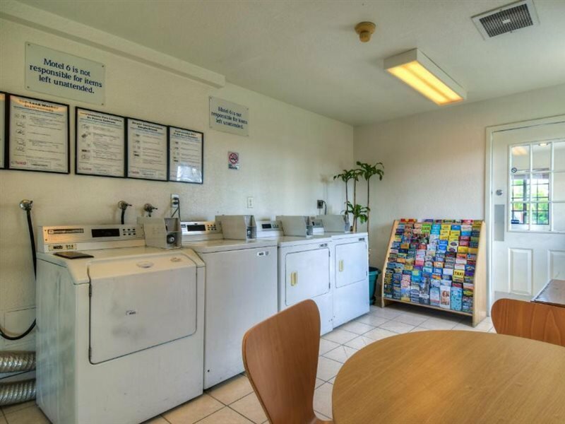 Фото Motel 6 Escondido, Ca