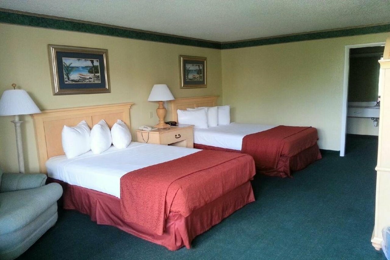 Фото The Heritage Park Inn