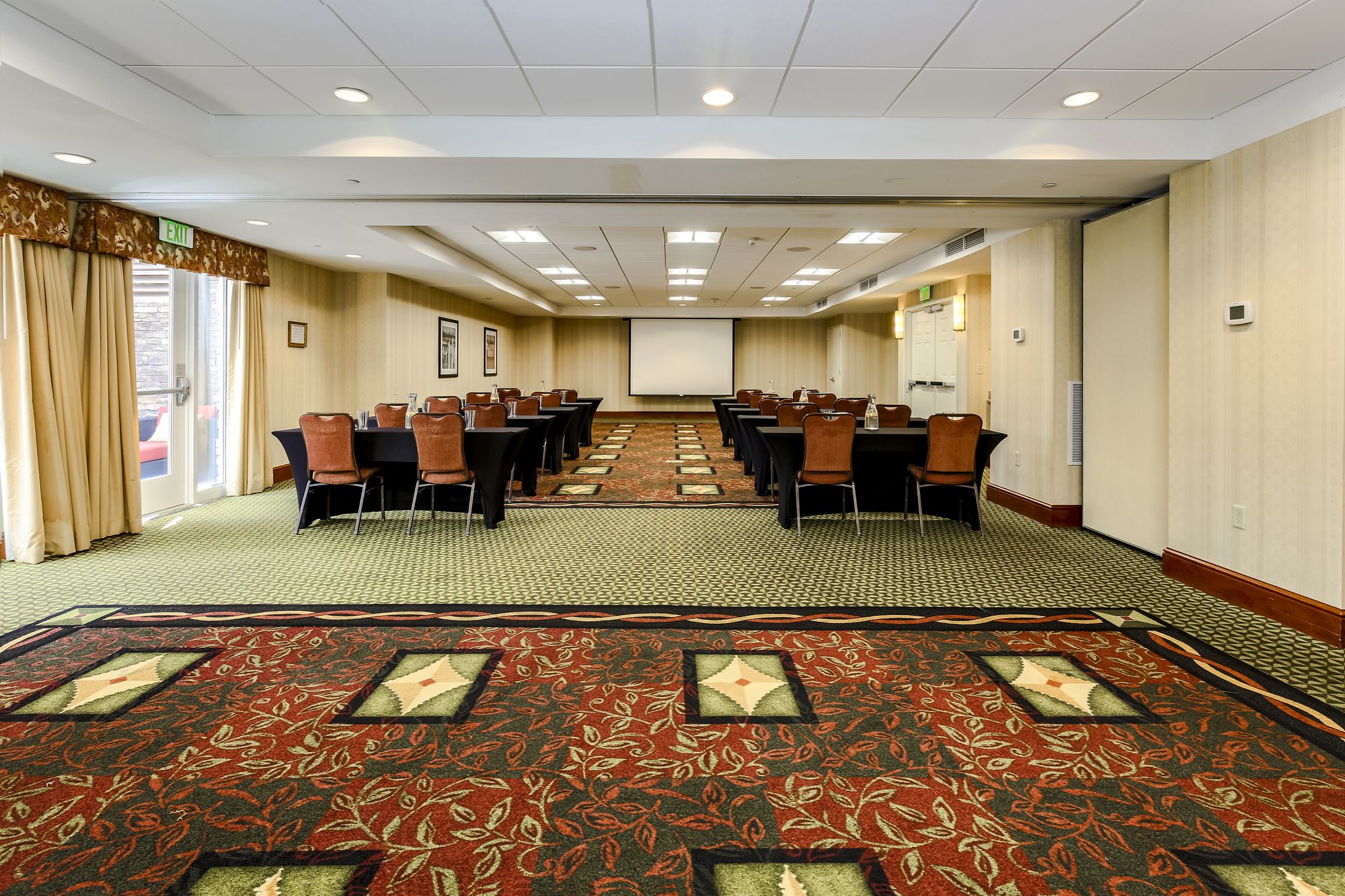 Фото Hilton Garden Inn Melville