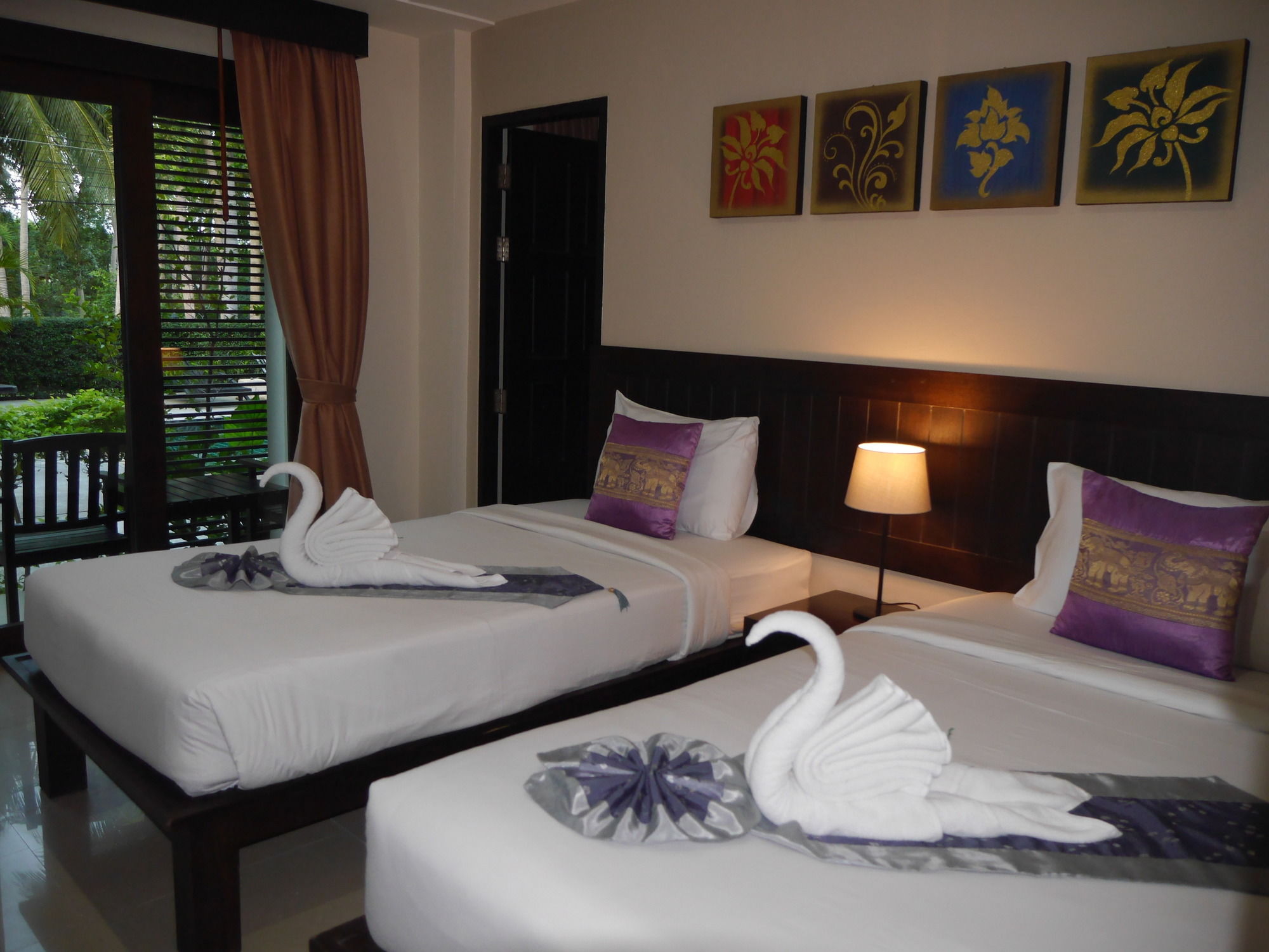 Фото Ampha Place Hotel