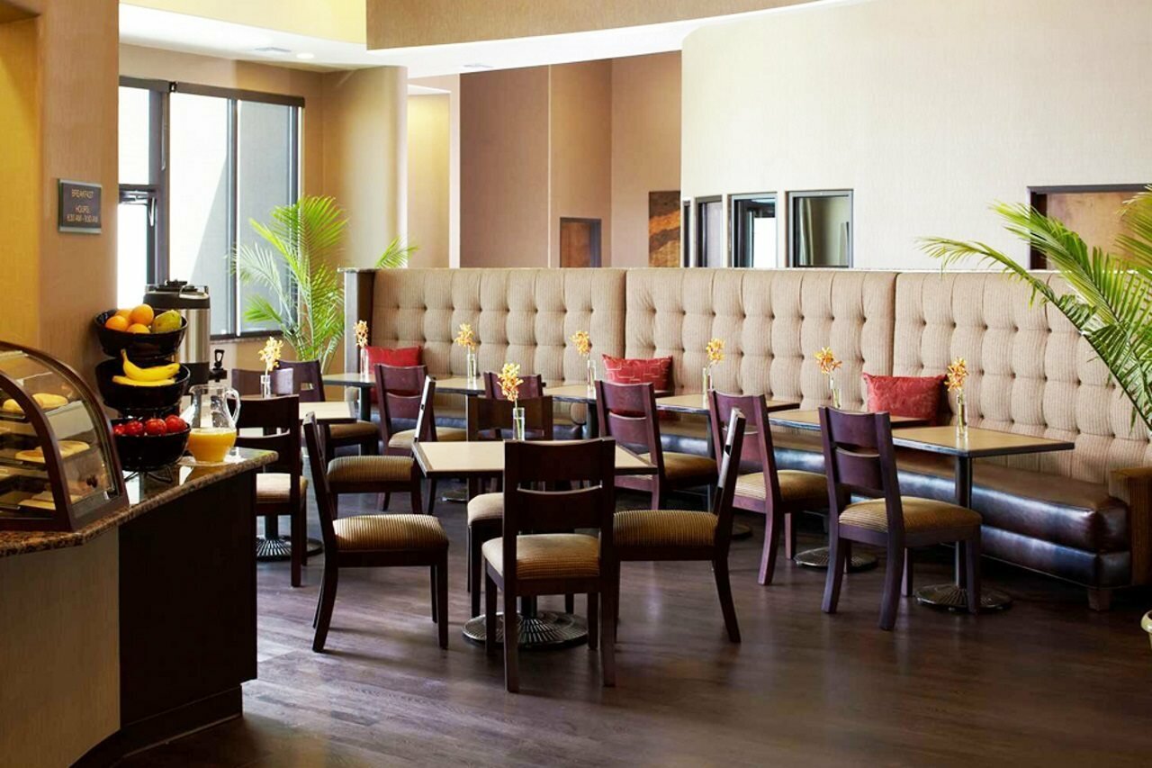 Фото Best Western Plus Lackland Hotel & Suites