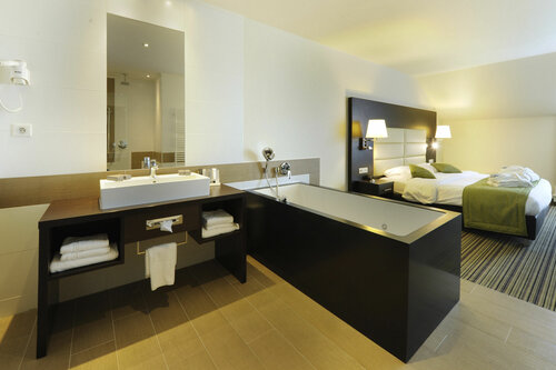 Гостиница Van Der Valk Hotel Charleroi Airport в Шарлеруа