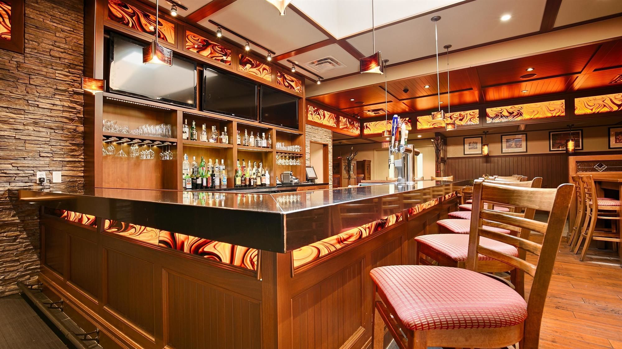 Фото Best Western Plus Guildwood Inn