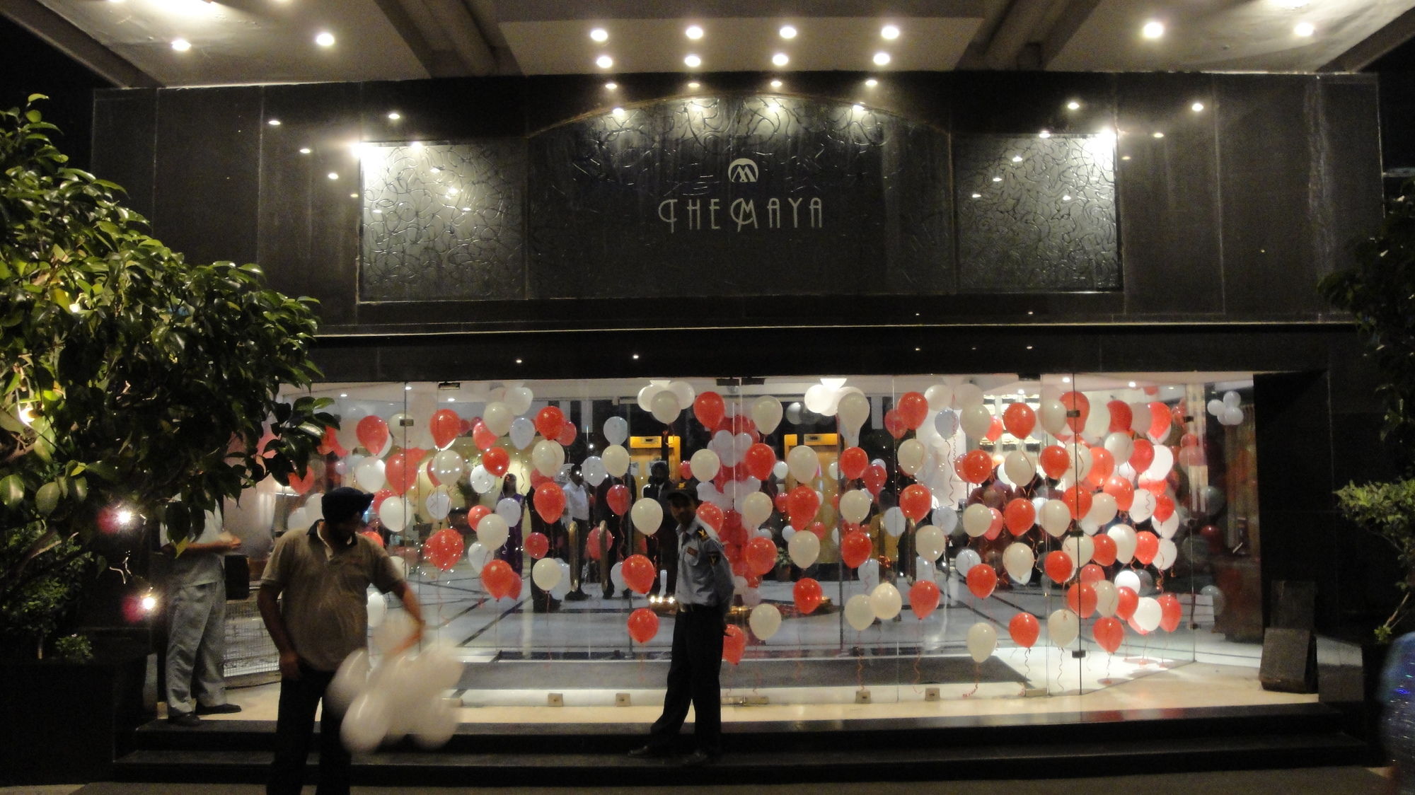 Фото The Maya Hotel