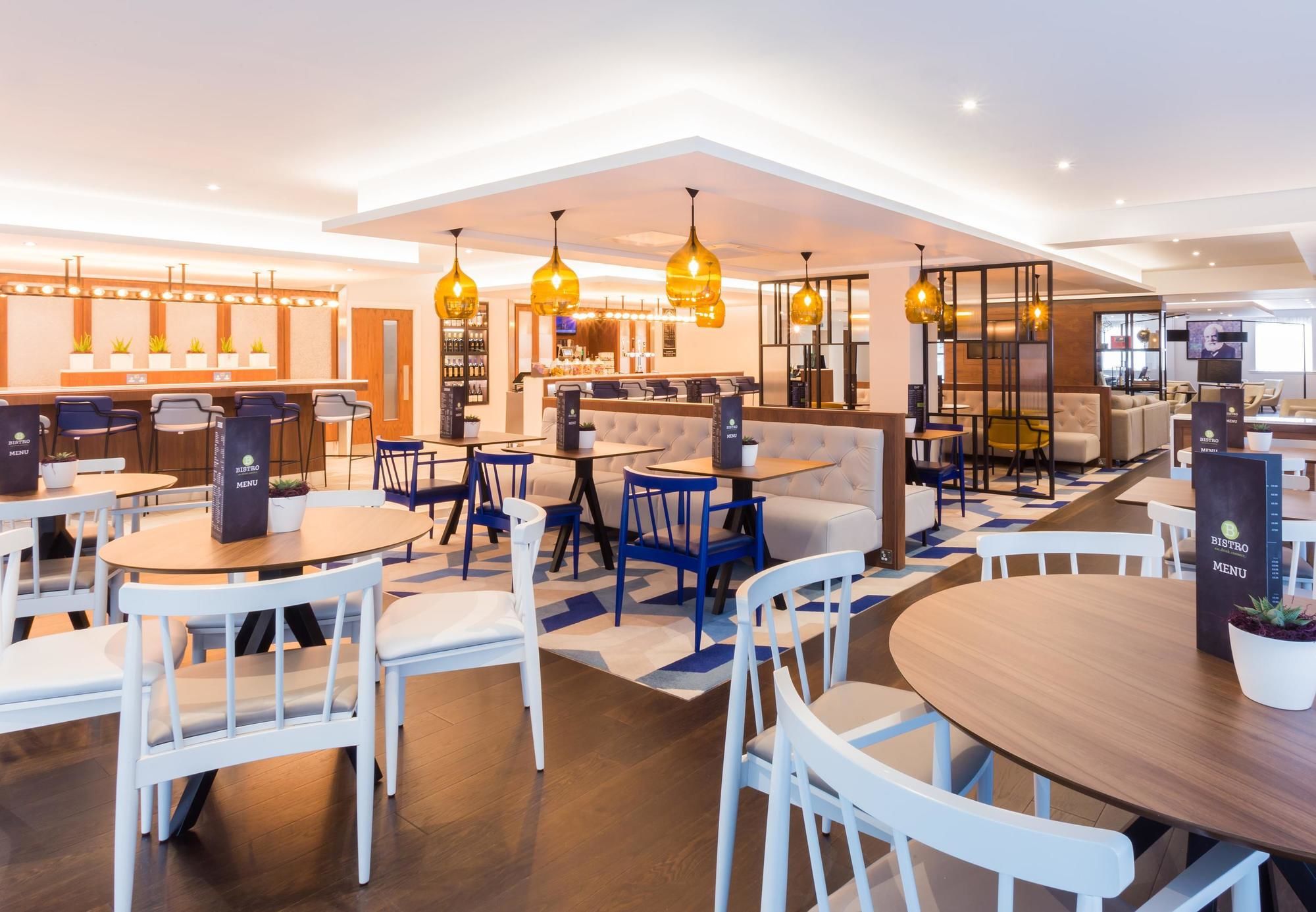 Фото Courtyard by Marriott Glasgow Airport