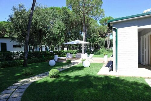 Апартаменты La Serra Holiday Village & x26; Beach Resort