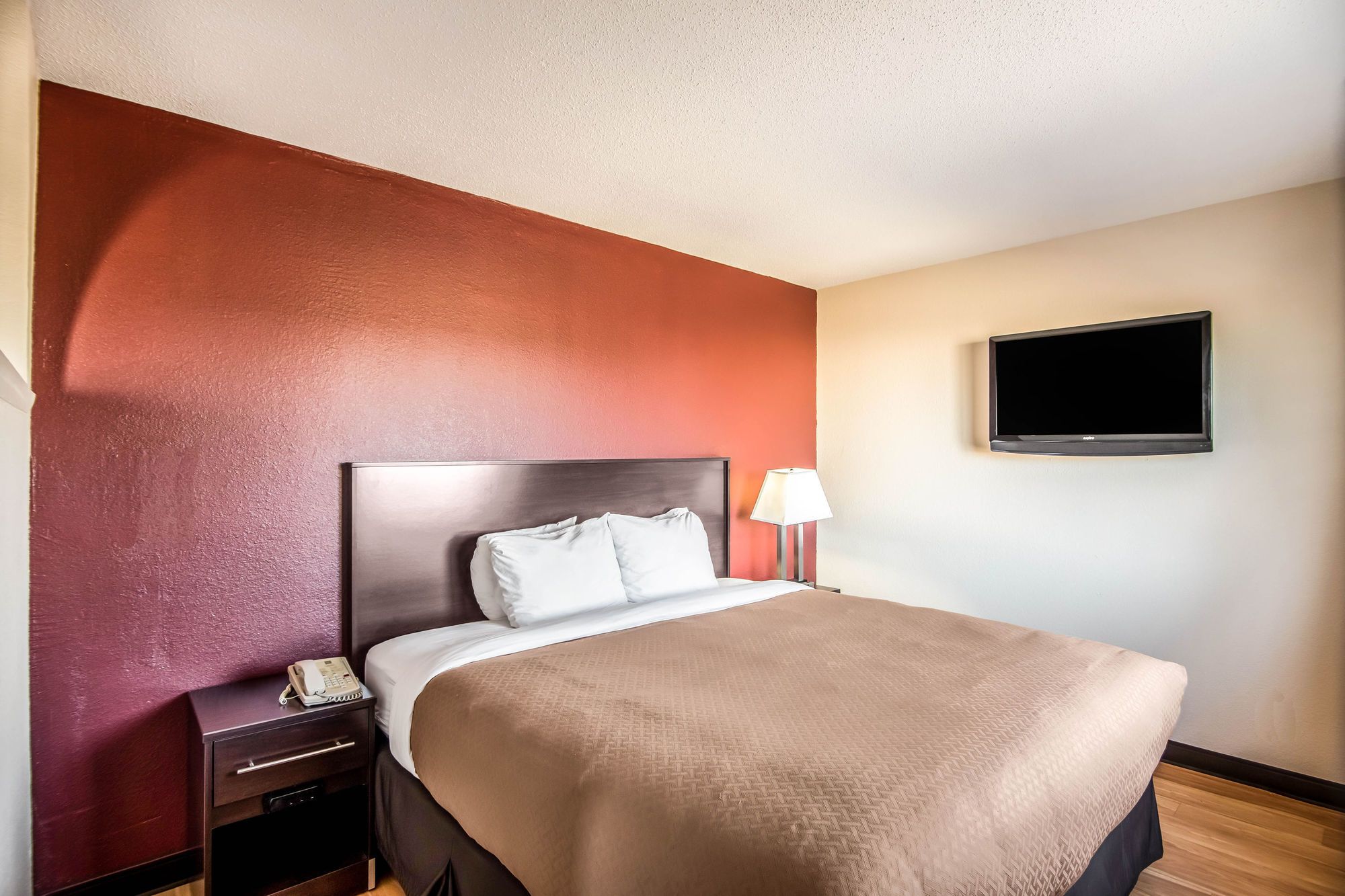 Фото Colby Inn and Suites