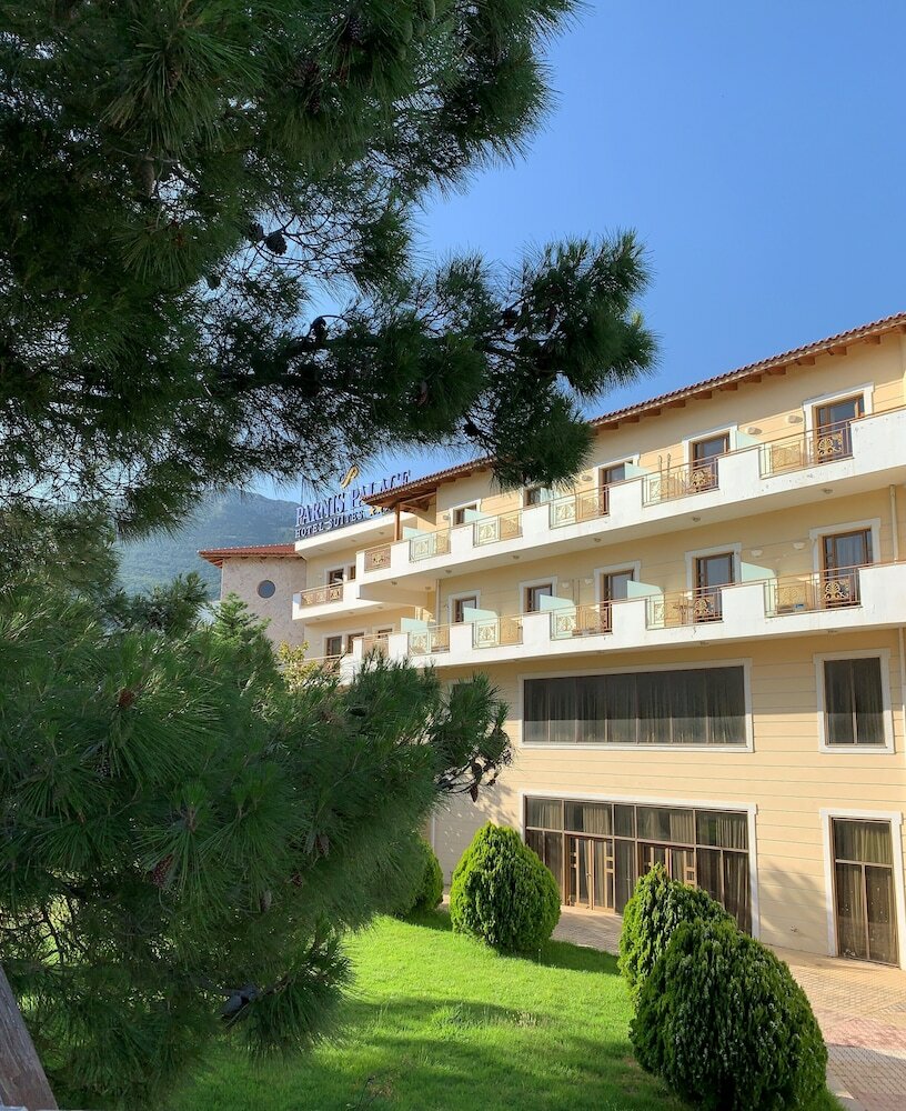 Фото Parnis Palace Hotel Suites