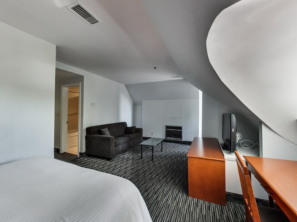 Фото Isabella Hotel and Suites