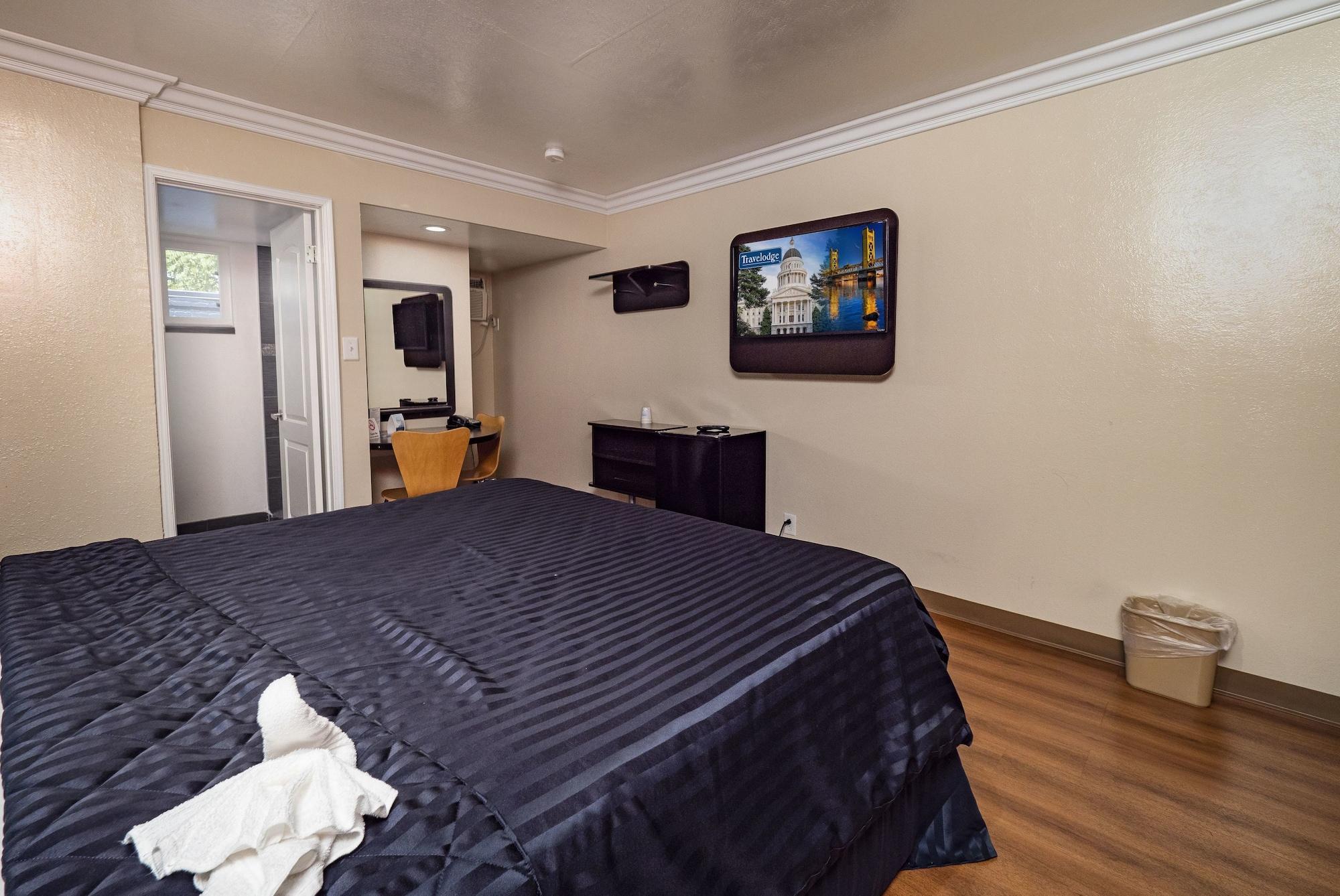 Фото Travelodge by Wyndham Sacramento Convention Center