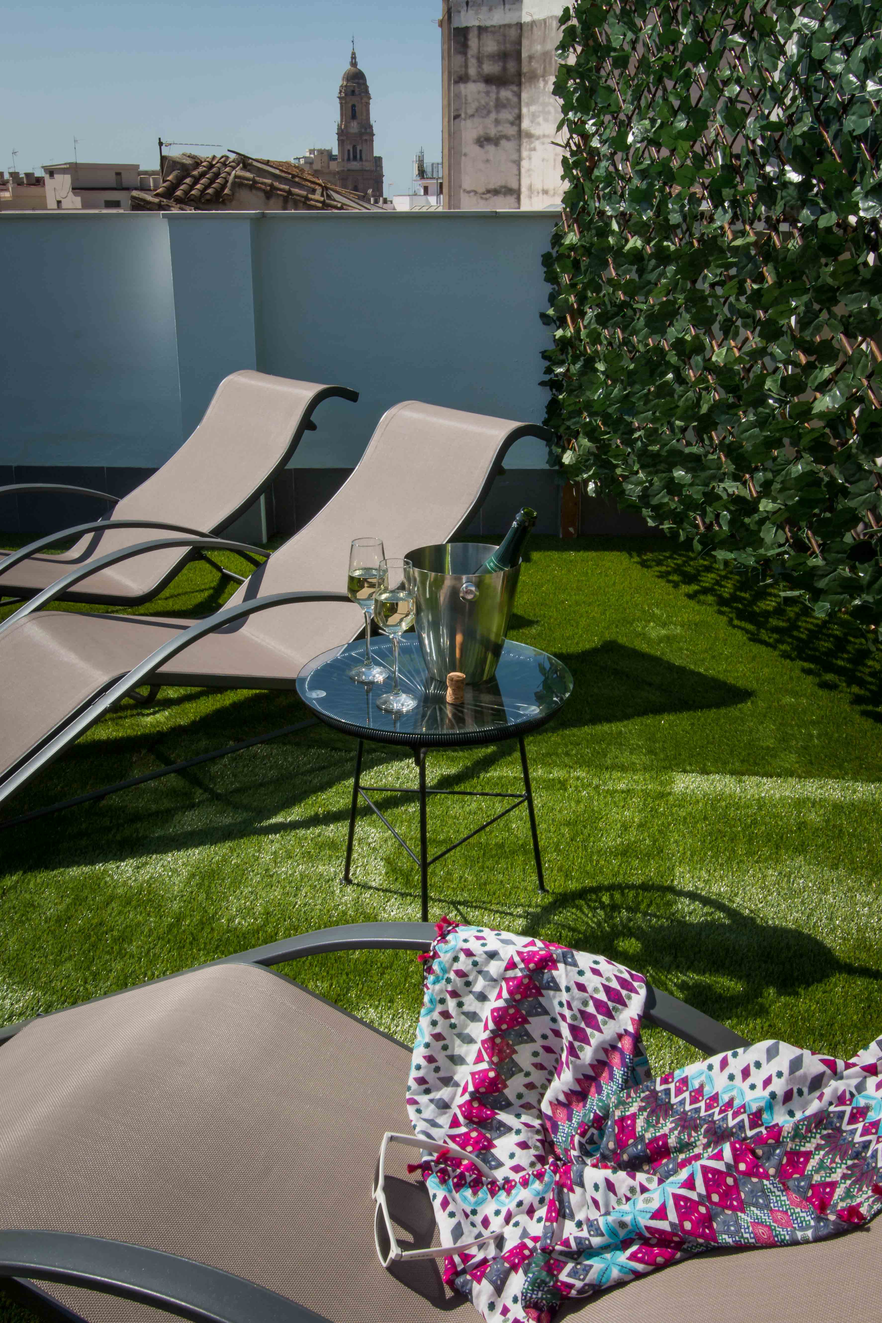 Фото Holidays2Malaga Suites Apartments