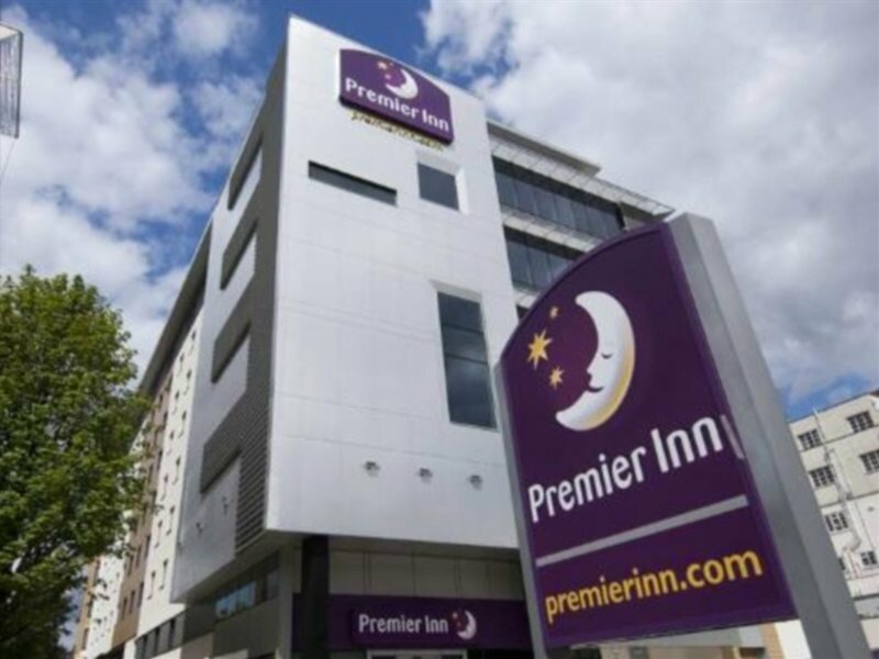 Фото Premier Inn London Ealing