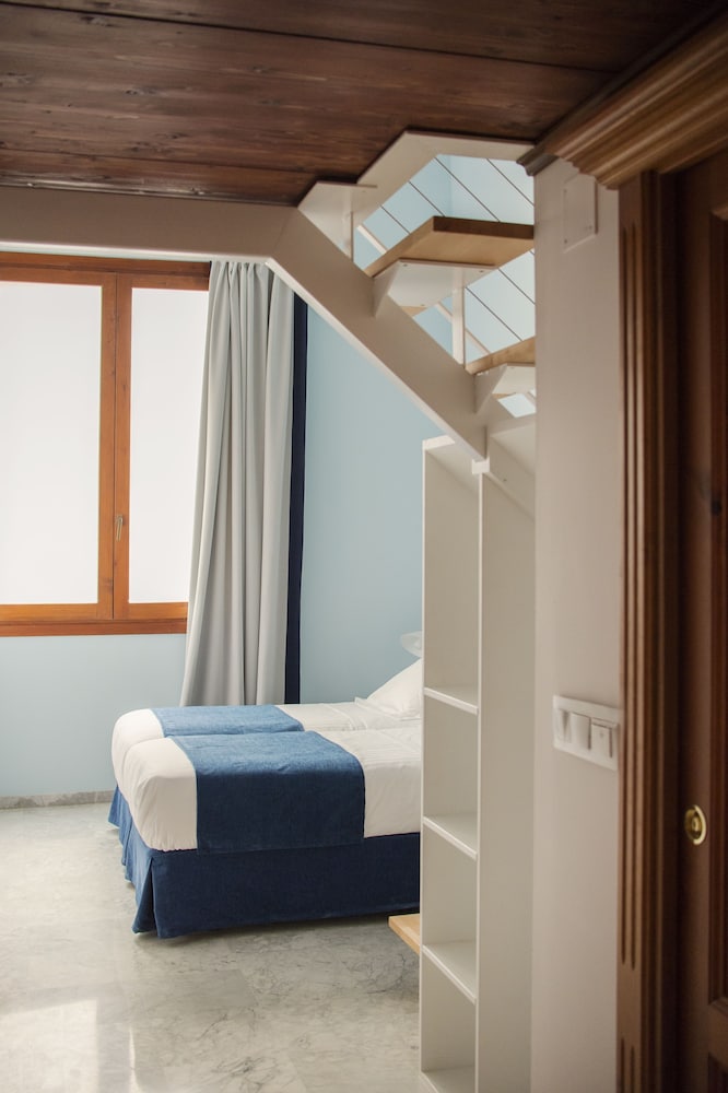 Фото Hotel Adhoc Carmen