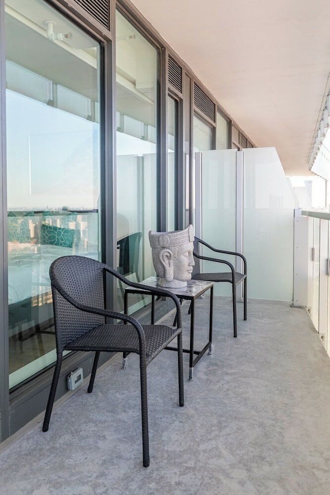 Фото Bonvoy Suites Eaton Centre