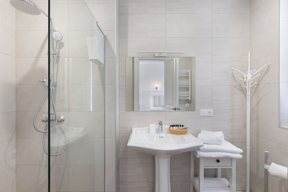 Фото Iris Hotel Georgia