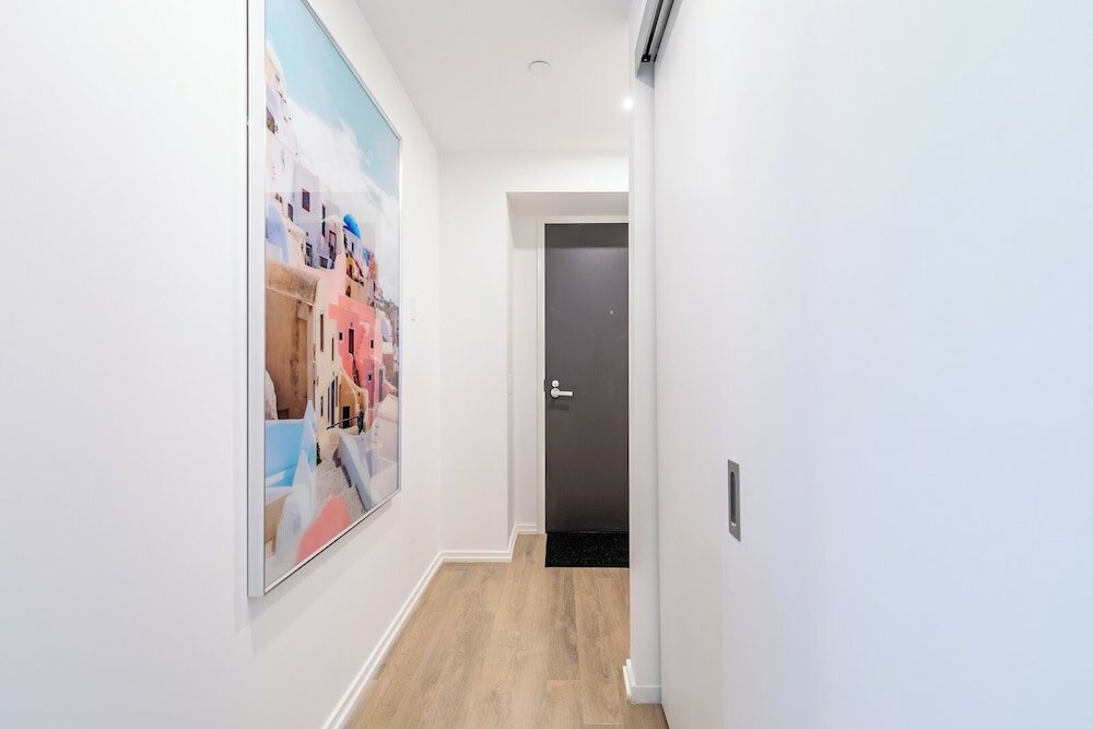 Фото Bonvoy Suites Eaton Centre