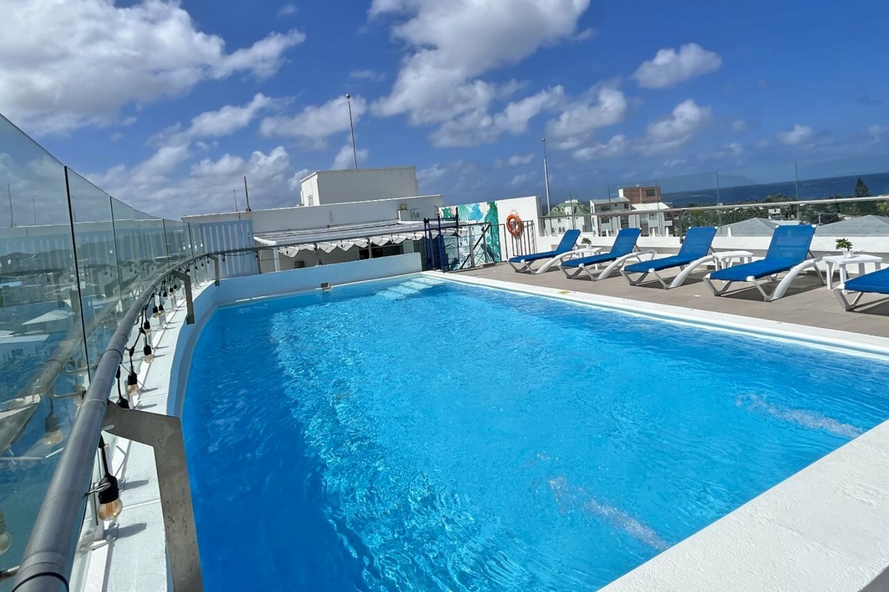 Фото Azure Lofts & Pool Hotel