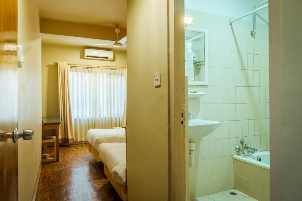 Фото Harati Manor Inn