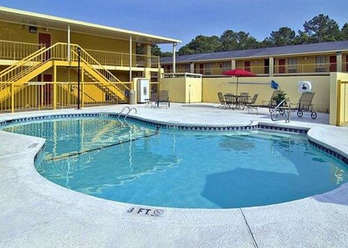 Гостиница Econo Lodge Inn & Suites at Fort Benning