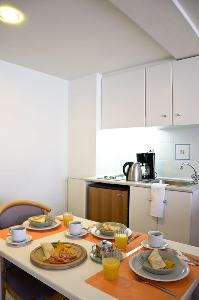 Фото Athena Hotel