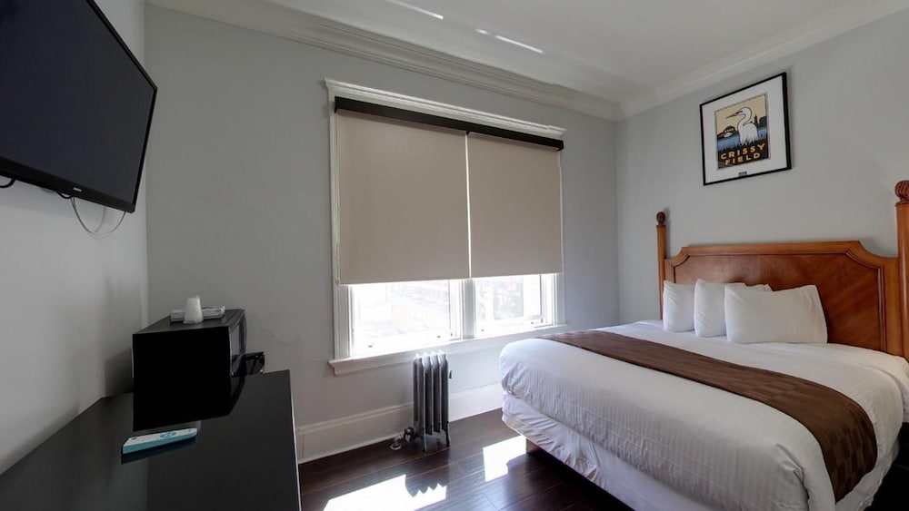 Фото Warfield Hotel