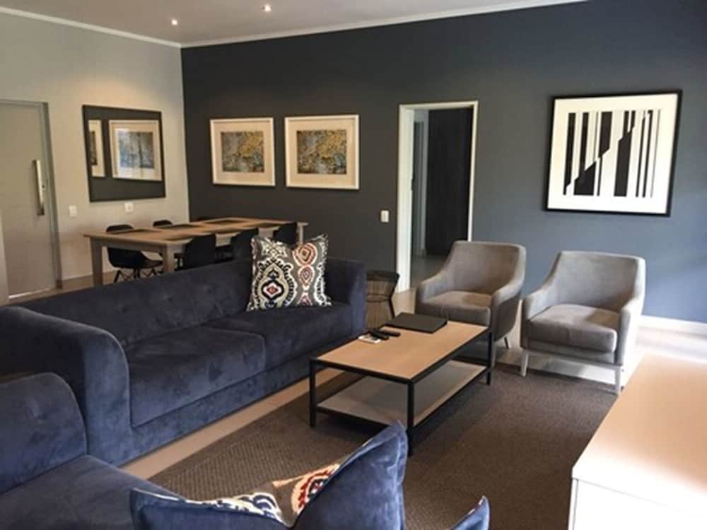 Фото Odyssey Luxury Apartments