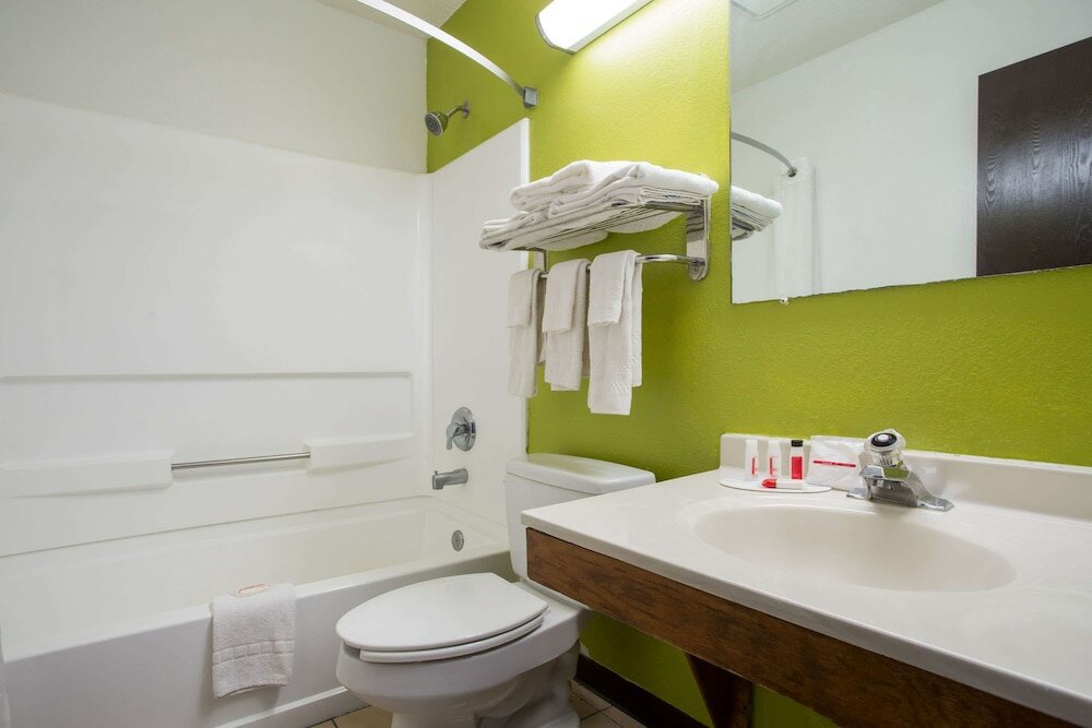 Фото Super 8 by Wyndham Franklin