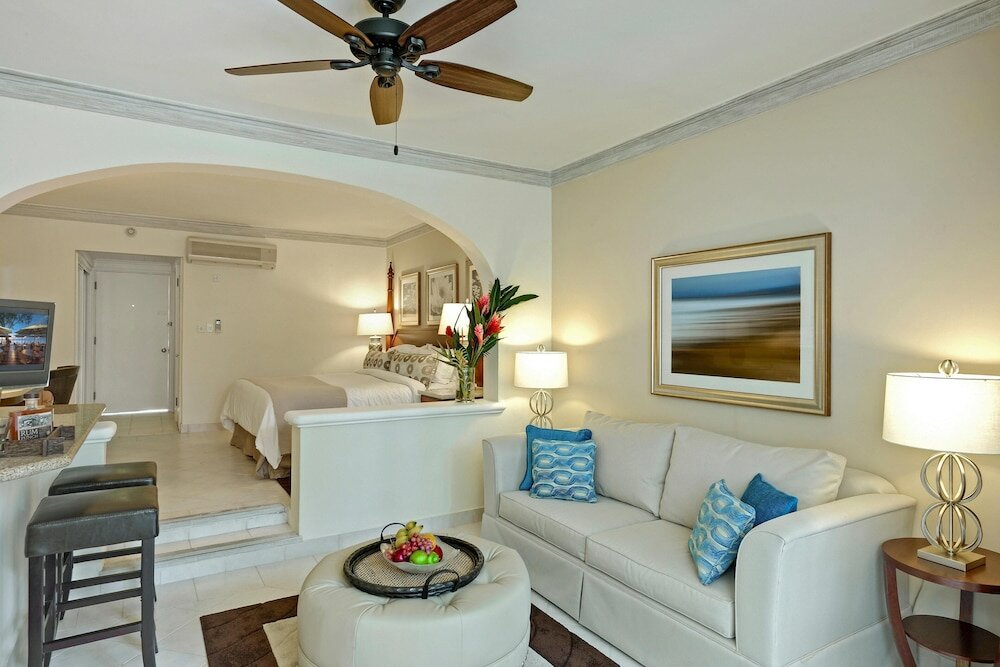 Фото Colony Club by Elegant Hotels