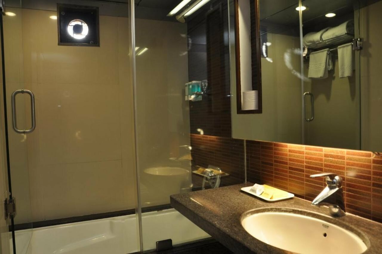 Фото Oriental Residency Hotel