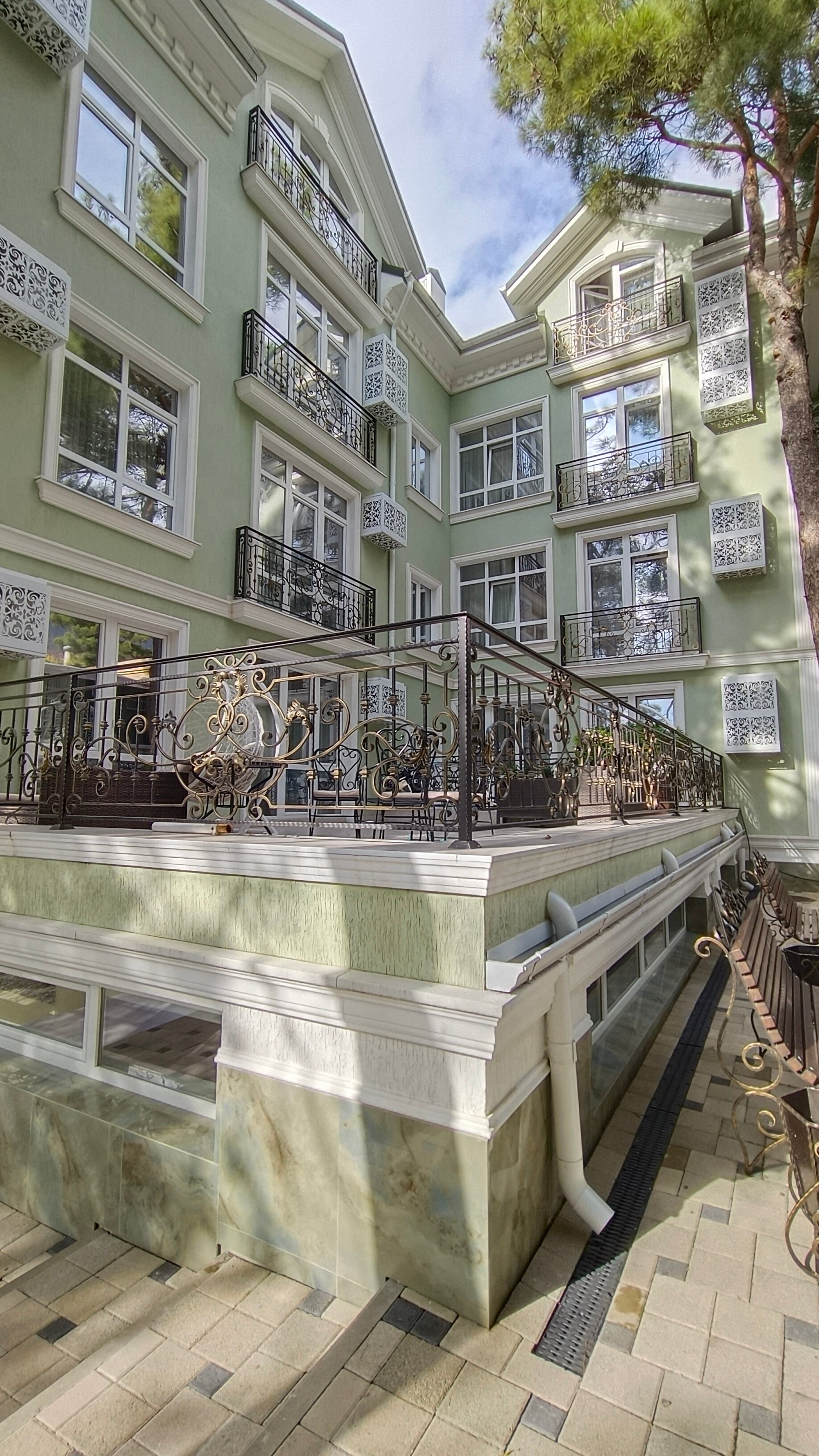 Фото отеля 2