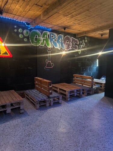 مطعم يقدم الشيشة Garage Bar ، مقاطعة سمولينسك، صورة