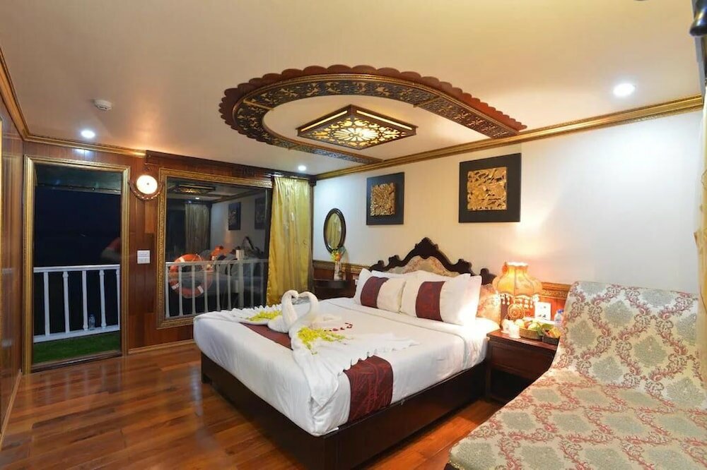 Фото Oasis Party Cruise