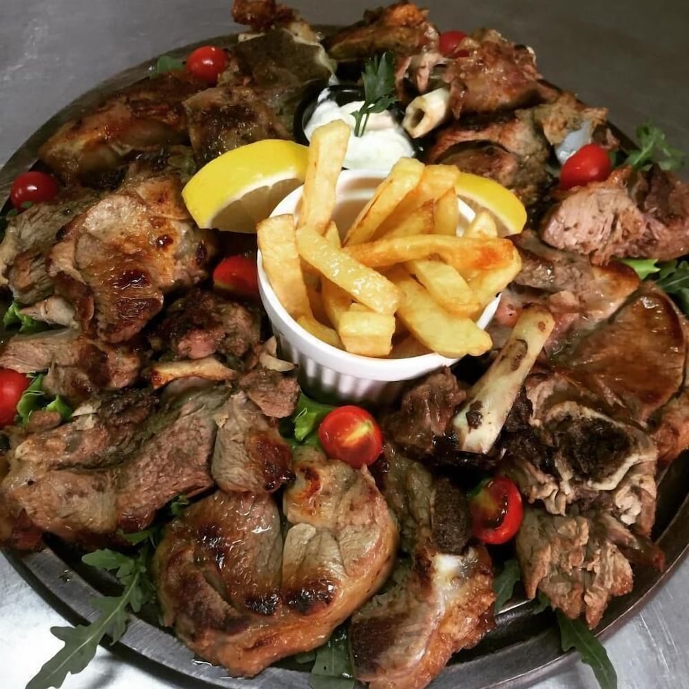 Фото Hotel Vila Misiri