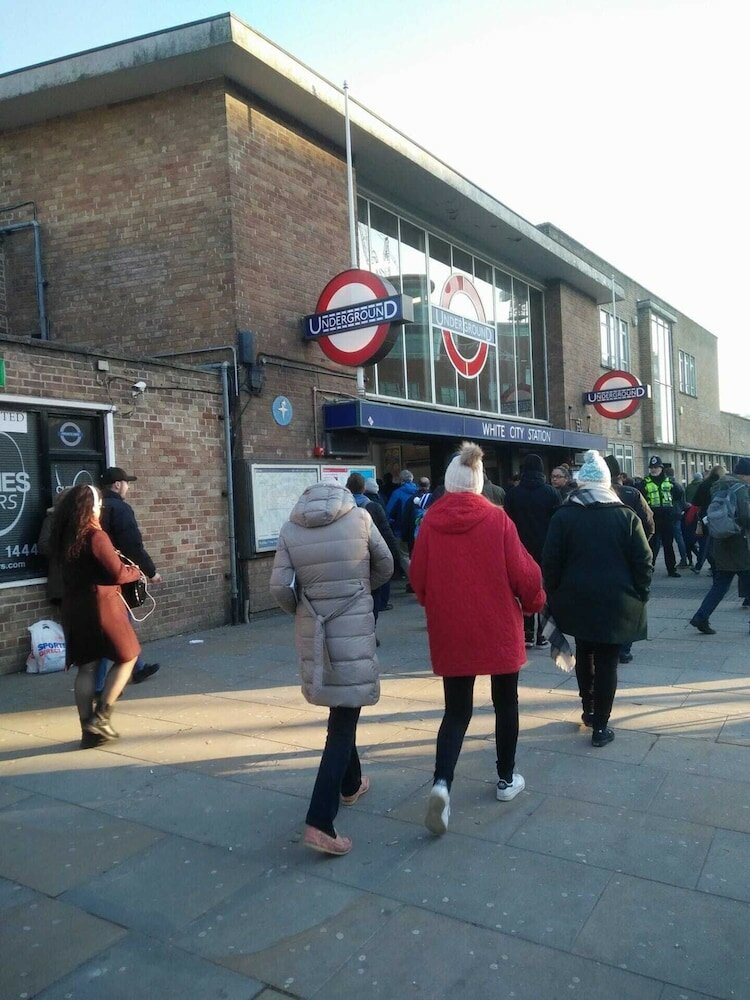 Фото Charming 3-bedroom Garden Flat In Edwardian Terrace