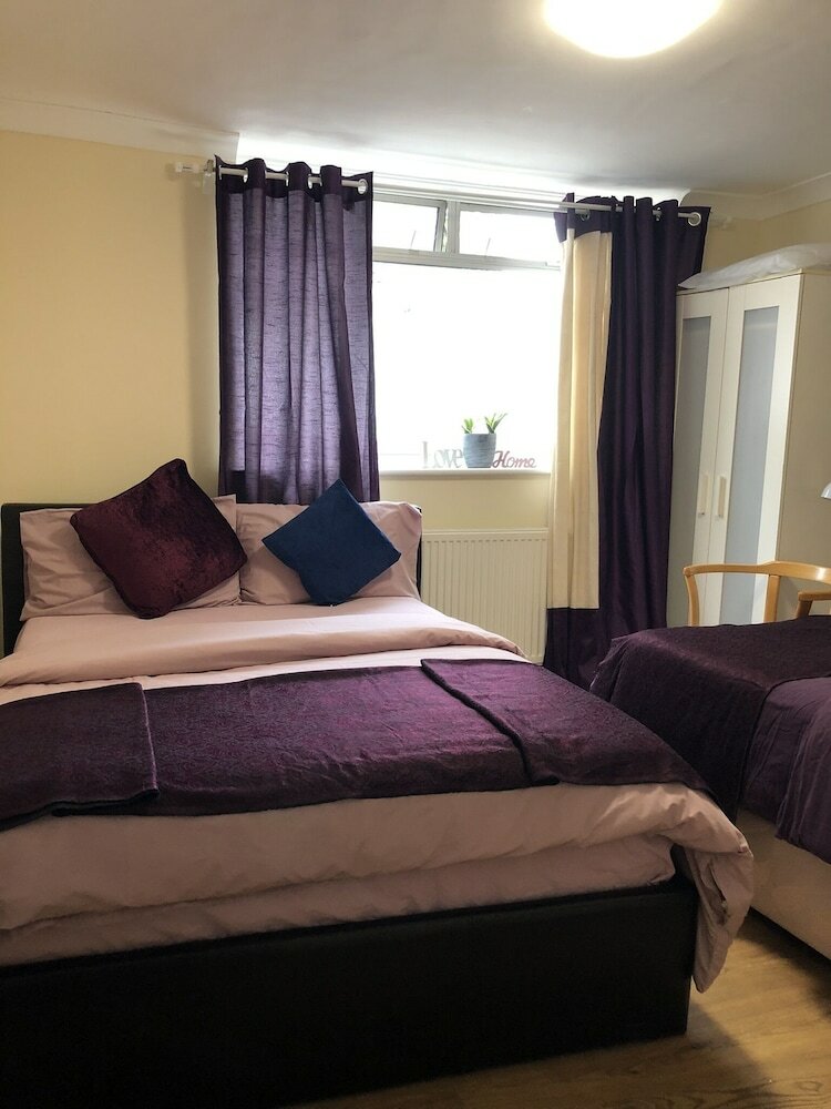 Фото Whole House Cottage with huge Garden