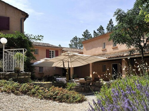 Гостиница H& xF4; tel des Pins в Карпантре