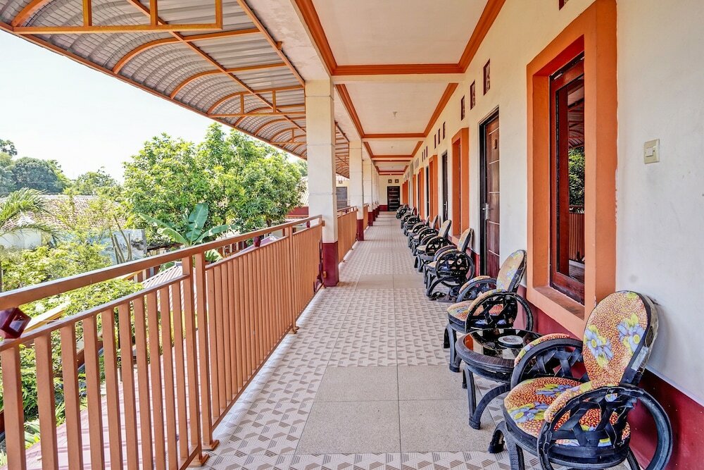 Фото Spot On 92527 Penginapan Kangean Syariah