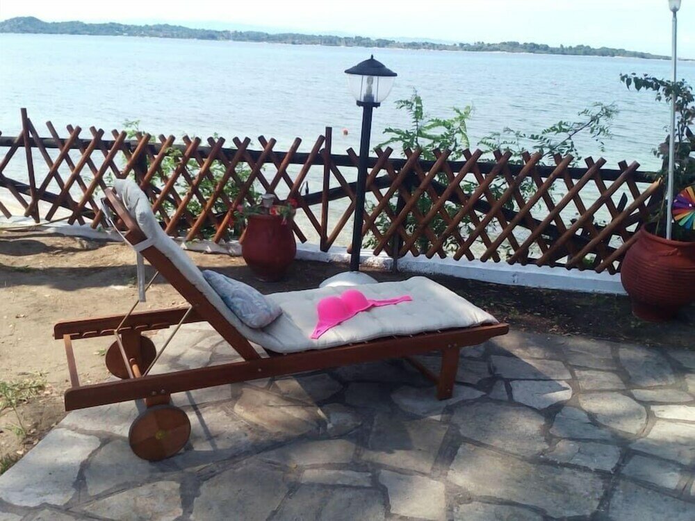 Фото Beachfront house with amazing sea view