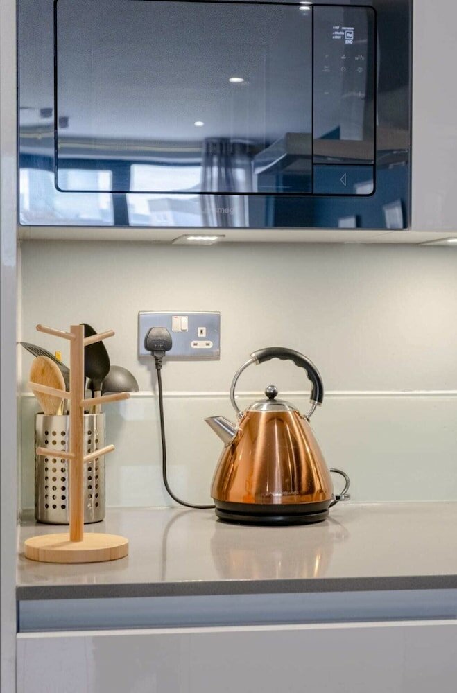 Фото Light & Spacious 1bedroom Flat With Balcony - Mile End