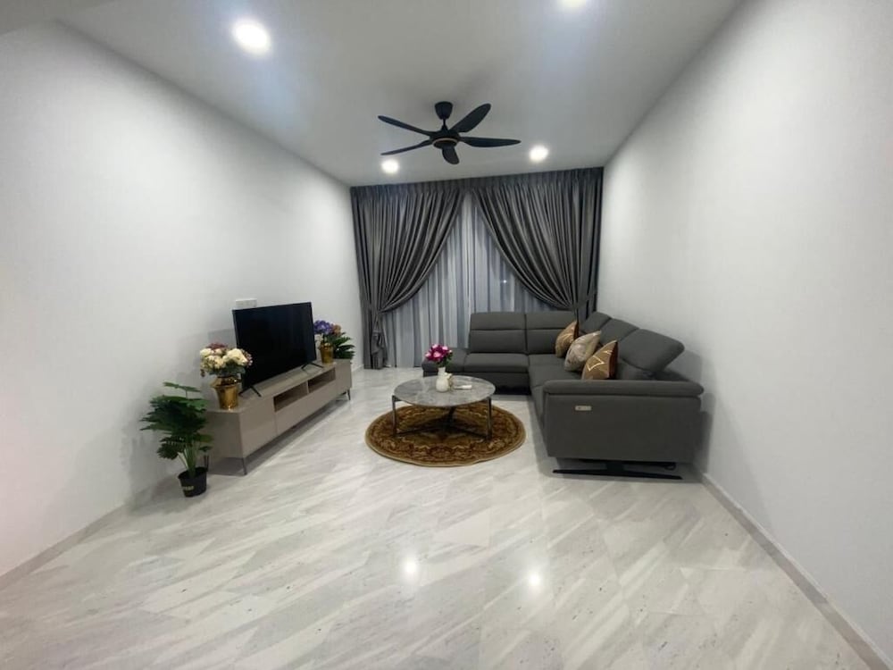 Фото Eaton Residences Klcc by Luna