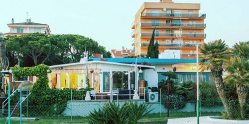 Гостиница Beach House Barcelona Hot Tub & Beach Access в Мальграт-де-Маре