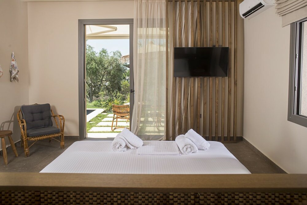 Фото Elaia Grove