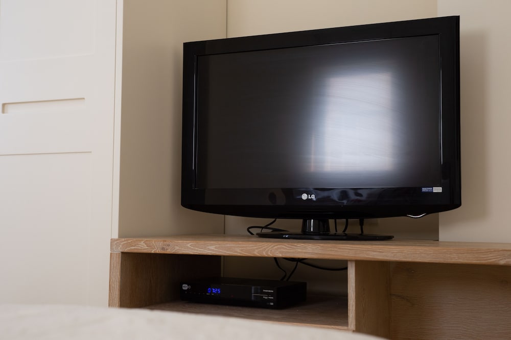 Фото Modern & Stylish 3br Apt With Balcony