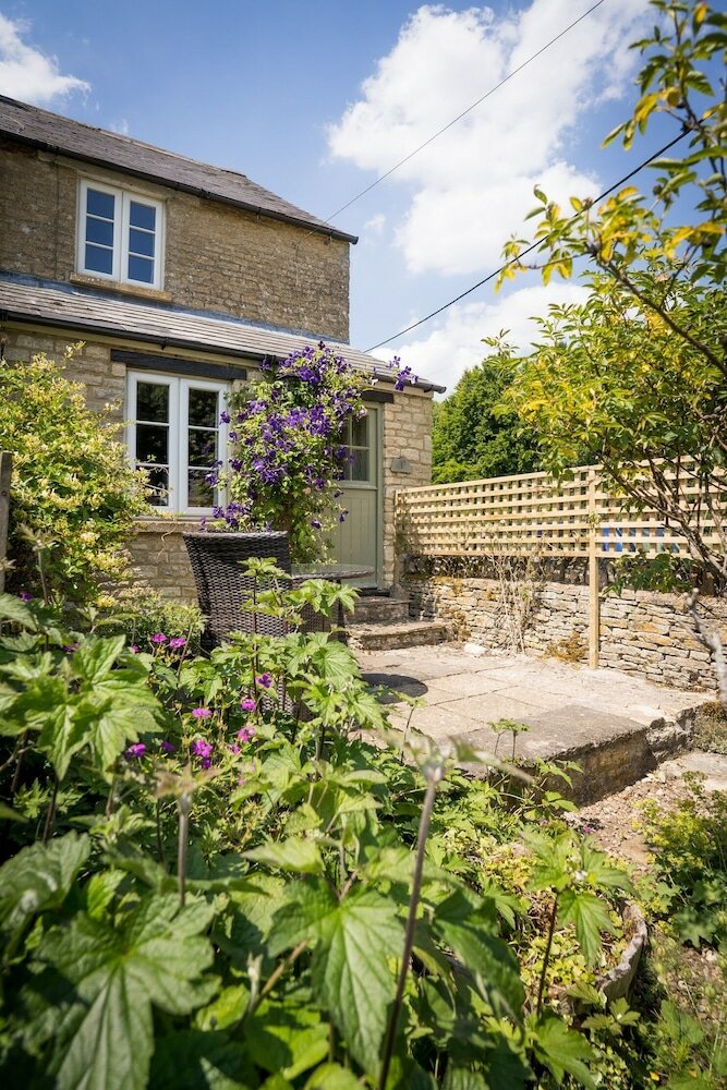 Фото Stunning 2-bed Cottage in Fordwells