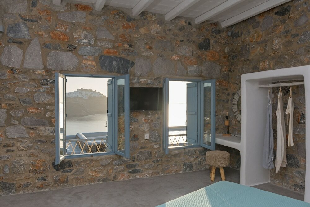 Фото Nisides Suites