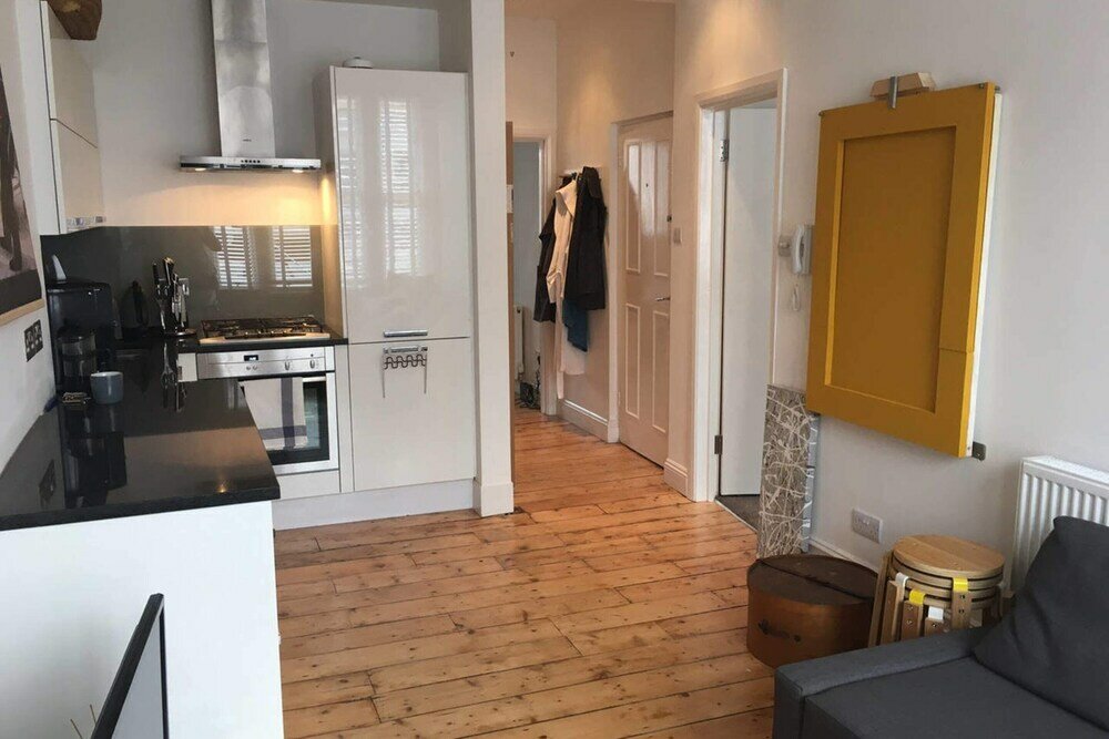 Фото Bright and Modern Bayswater Apartment