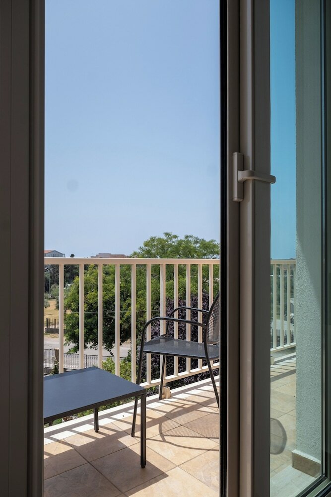 Фото Nautika Suites