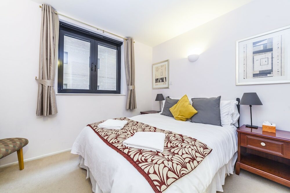 Фото Point West Apartments Gloucester Road