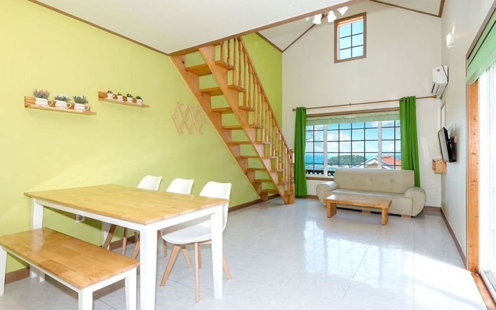 Фото Yeosu Maison Blanche Pension