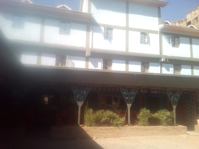 Гостиница Jaws Palace Umoja в Найроби